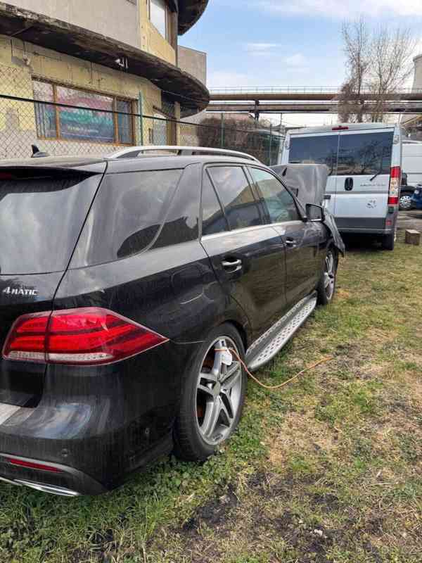 Mercedes-Benz CLE 350 havarovaný - foto 3