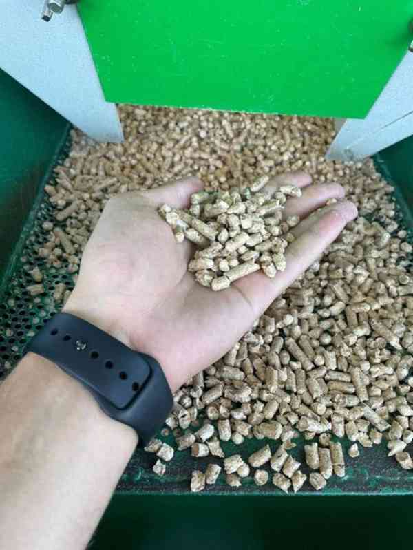  Dřevěné pelety z borovice A1/A1 pine pellet