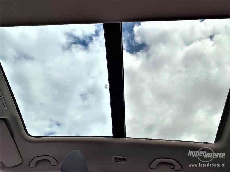 VW Touran B7 Highline 2.0TDi, Navi, Alcantara, 7míst - foto 18