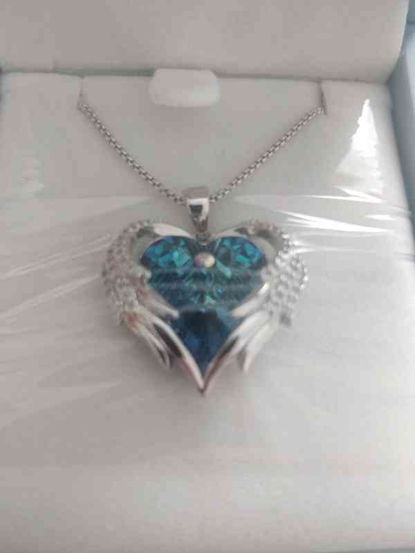 Stříbrný náhrdelník modré srdce s křídly - foto 2