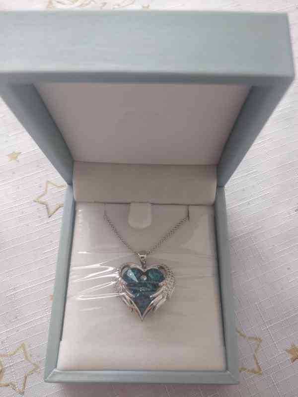 Stříbrný náhrdelník modré srdce s křídly