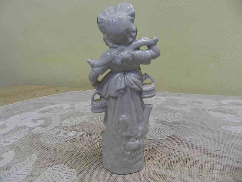 Hezká velmi stará malovaná Soška Žena s Vědry značeno čísly - foto 5