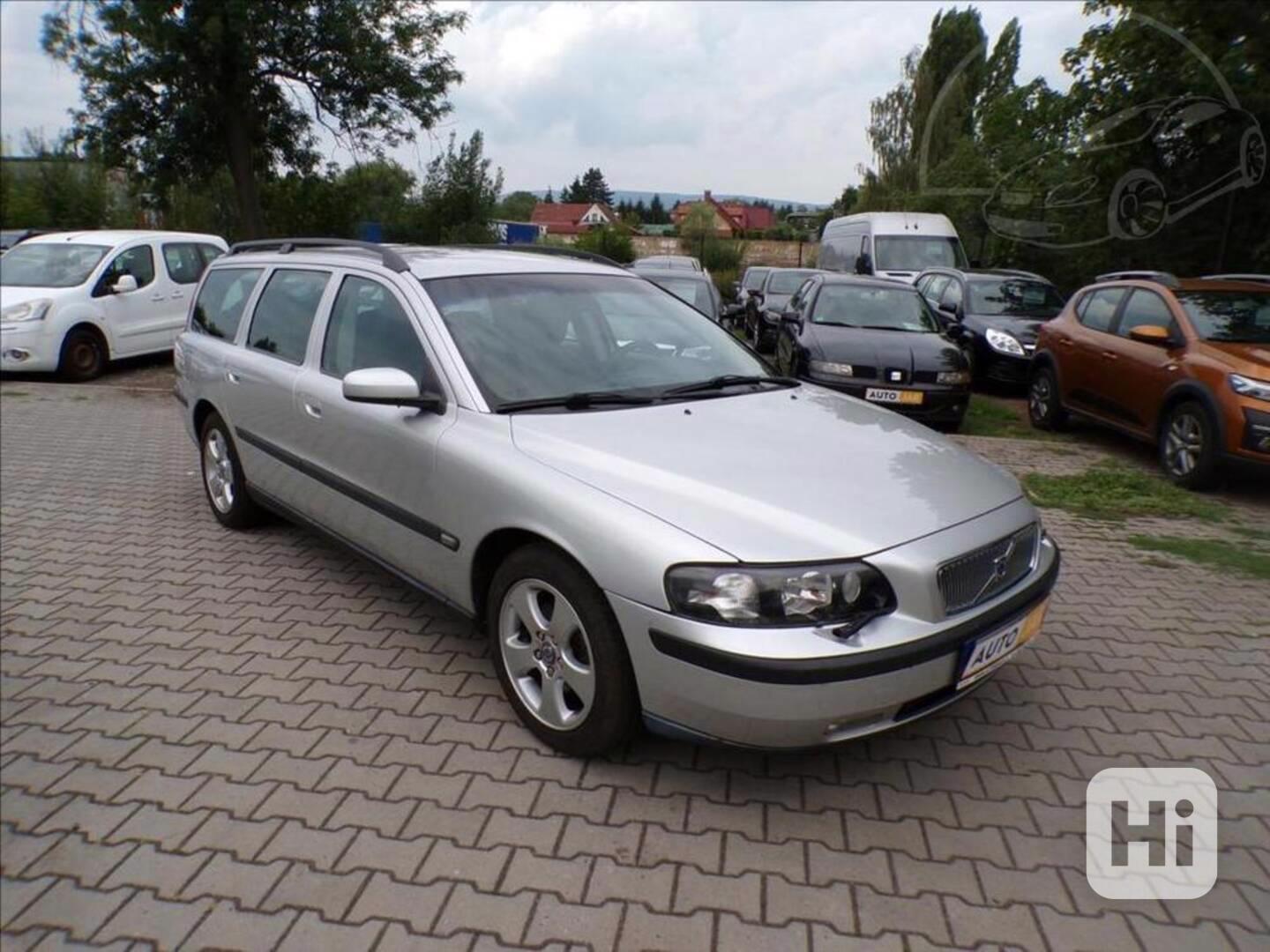 Volvo V70 2,4 D5 TAŽNÉ ZAŘÍZENÍ,XENONY - foto 1