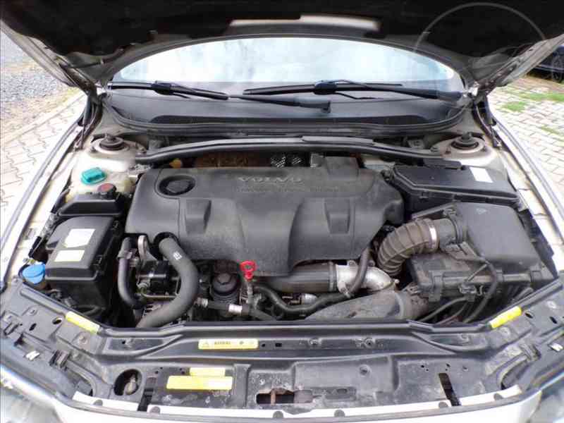 Volvo V70 2,4 D5 TAŽNÉ ZAŘÍZENÍ,XENONY - foto 12
