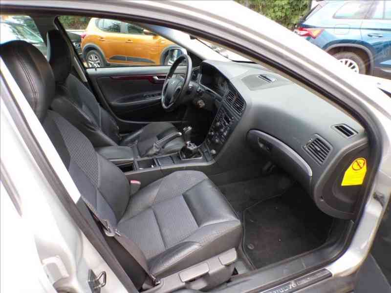 Volvo V70 2,4 D5 TAŽNÉ ZAŘÍZENÍ,XENONY - foto 11