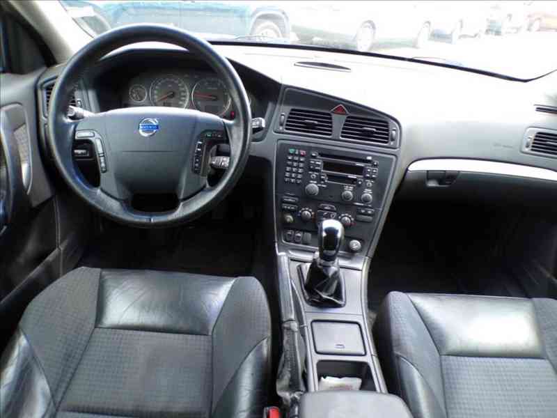 Volvo V70 2,4 D5 TAŽNÉ ZAŘÍZENÍ,XENONY - foto 5