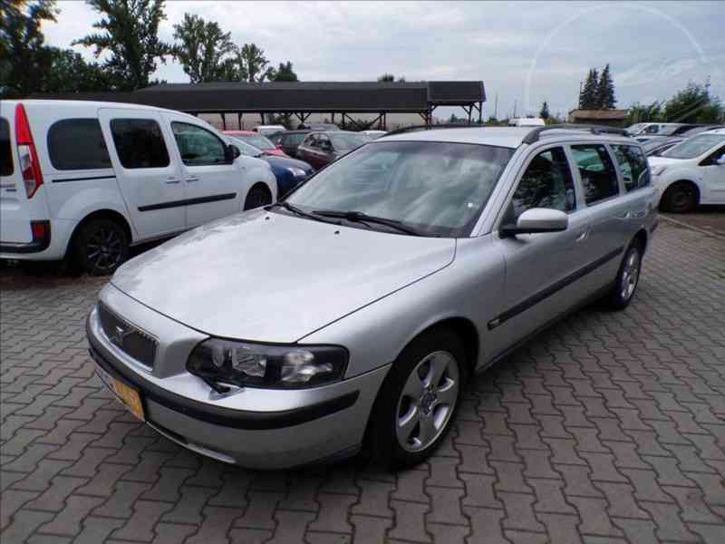 Volvo V70 2,4 D5 TAŽNÉ ZAŘÍZENÍ,XENONY - foto 2