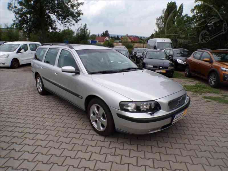 Volvo V70 2,4 D5 TAŽNÉ ZAŘÍZENÍ,XENONY - foto 1