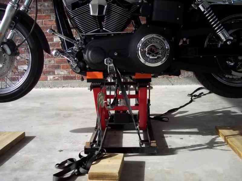 Hydraulický zvedák motorek - 680 kg - foto 4
