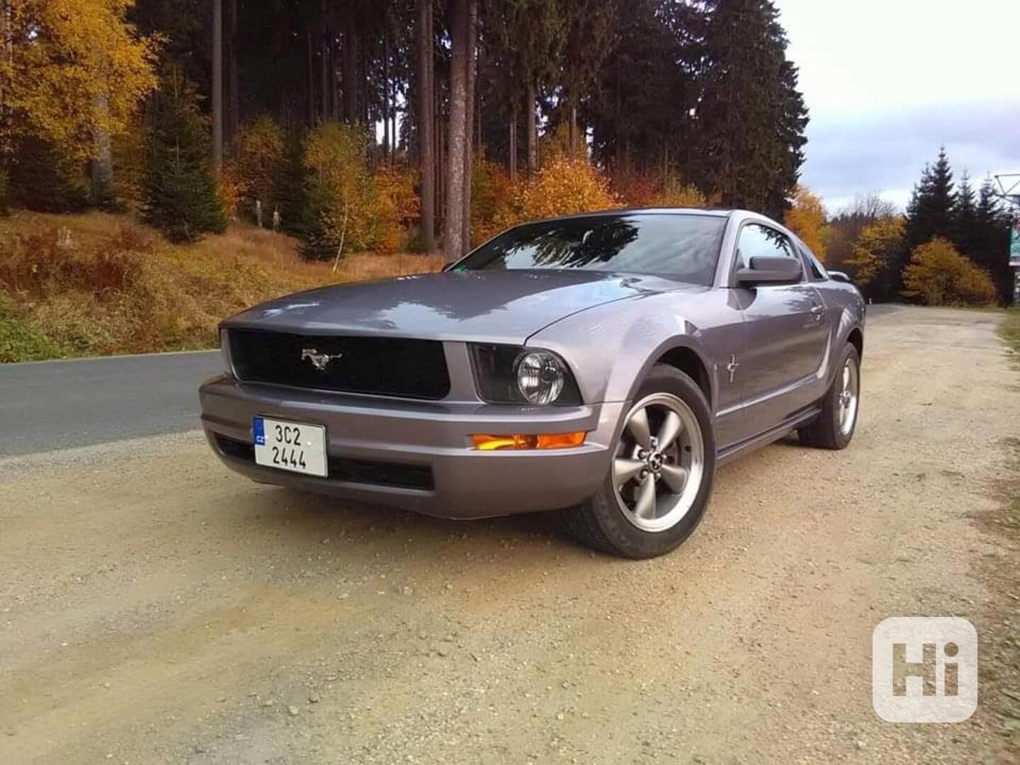 Ford Mustang - foto 1