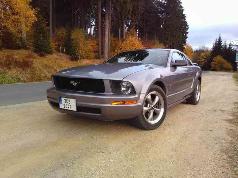 Ford Mustang - foto 1