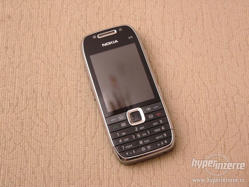 Manažerský telefon Nokia E75 - foto 1