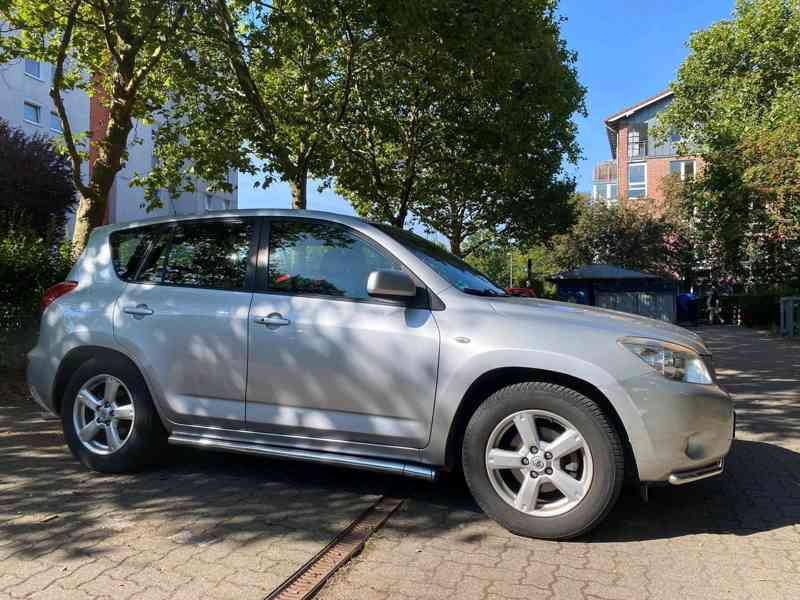 Toyota RAV 4 2,0i benzín  4x4 112kw - foto 1