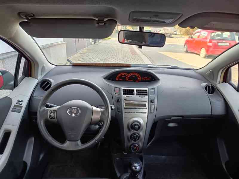Toyota Yaris 1,0VVT-i Comfort ČR Klima  - foto 13