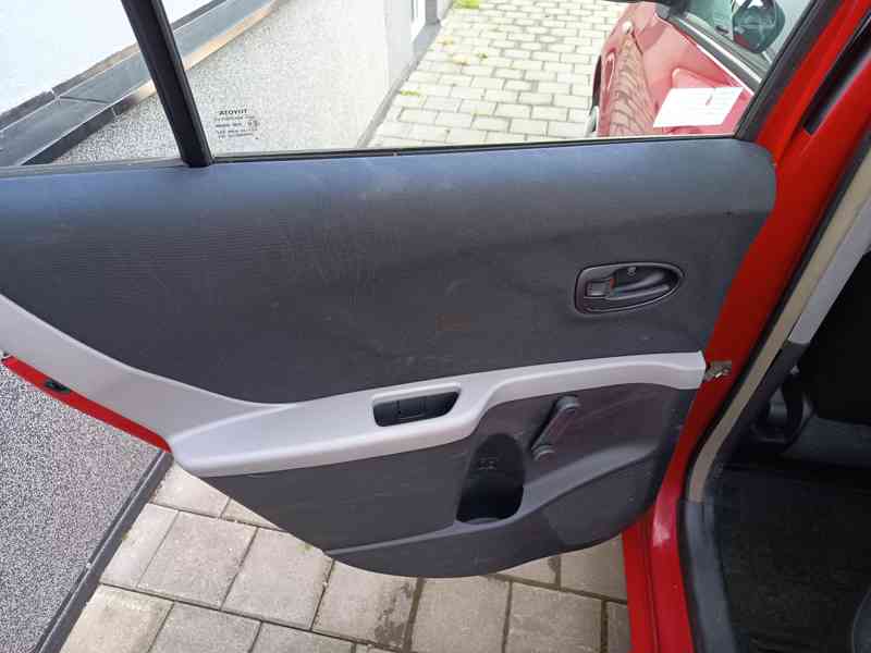 Toyota Yaris 1,0VVT-i Comfort ČR Klima  - foto 16