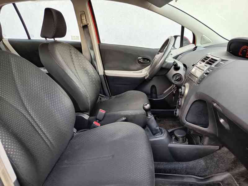 Toyota Yaris 1,0VVT-i Comfort ČR Klima  - foto 11
