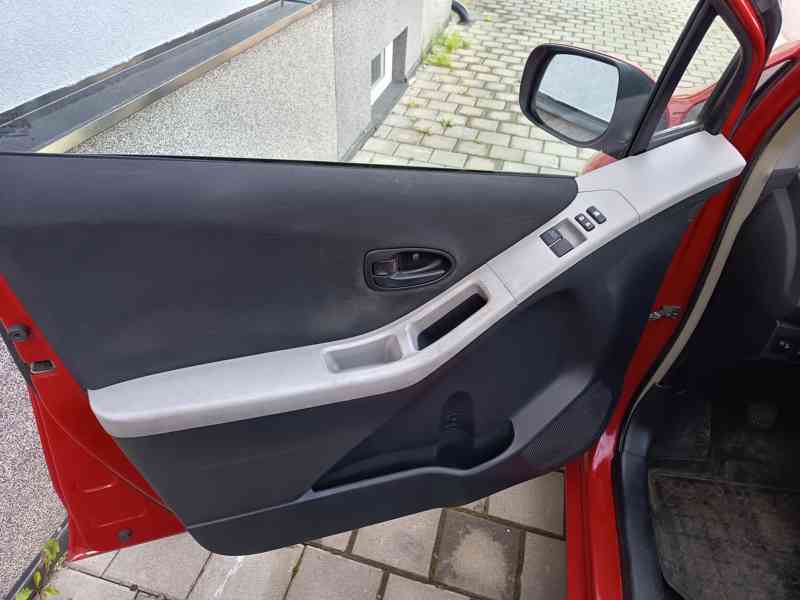 Toyota Yaris 1,0VVT-i Comfort ČR Klima  - foto 17