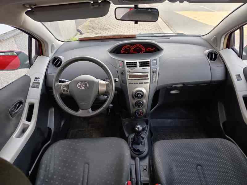 Toyota Yaris 1,0VVT-i Comfort ČR Klima  - foto 14
