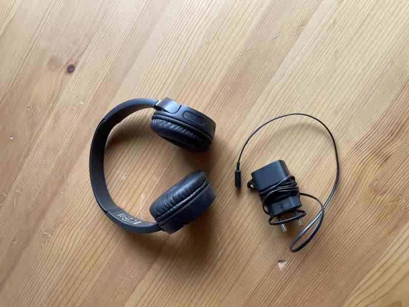 Bezdrátová Bluetooth sluchátka Sony – černá + nabíječka - foto 3