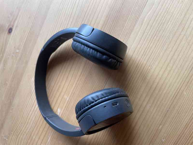 Bezdrátová Bluetooth sluchátka Sony – černá + nabíječka - foto 2