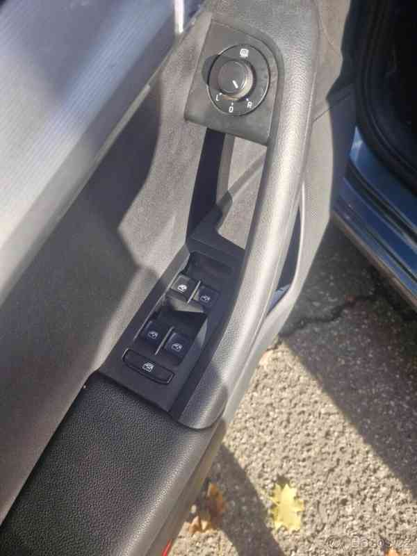 Škoda Octavia 2,0   3 - foto 8
