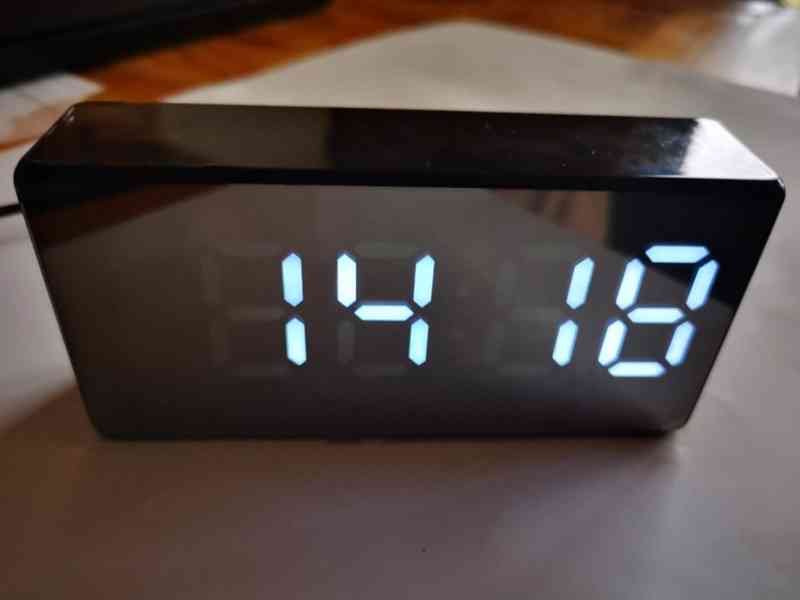 Digitální hodiny se krytou Full HD IP kamerou - B19 - foto 6