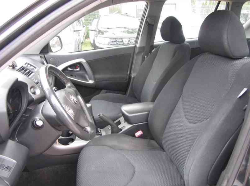 Toyota RAV 4 2,0i Sol benzín 112kw - foto 9