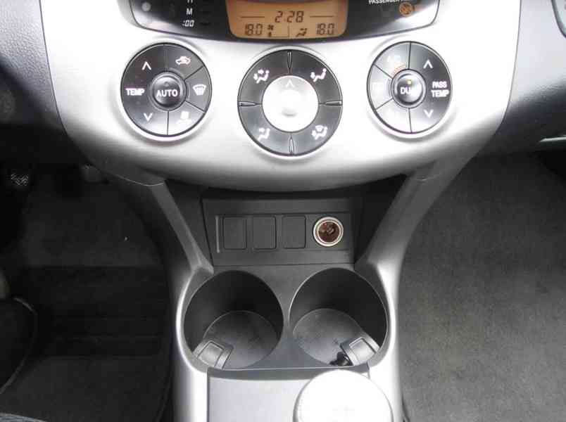Toyota RAV 4 2,0i Sol benzín 112kw - foto 14
