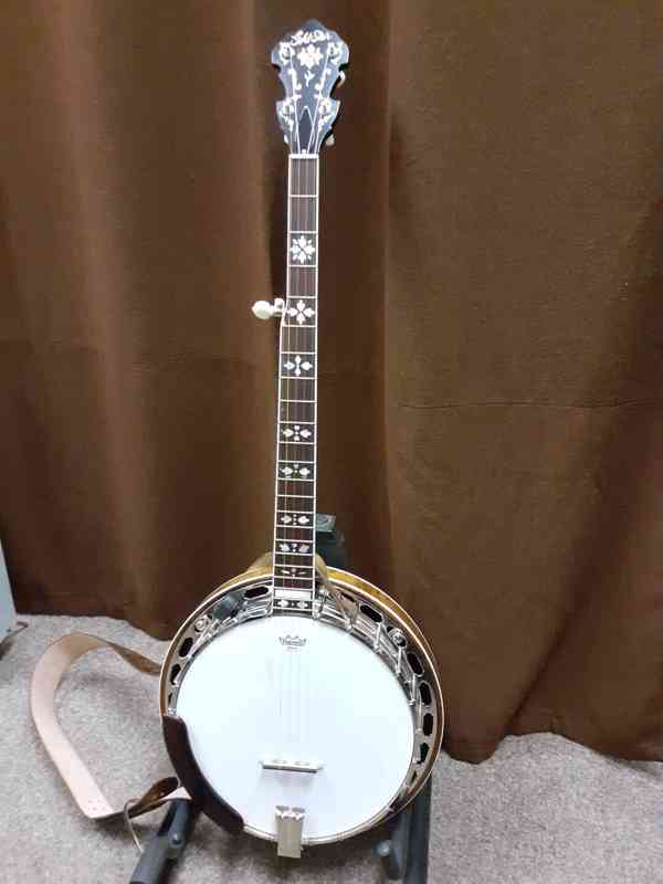 výuka hry na pětistrunné banjo