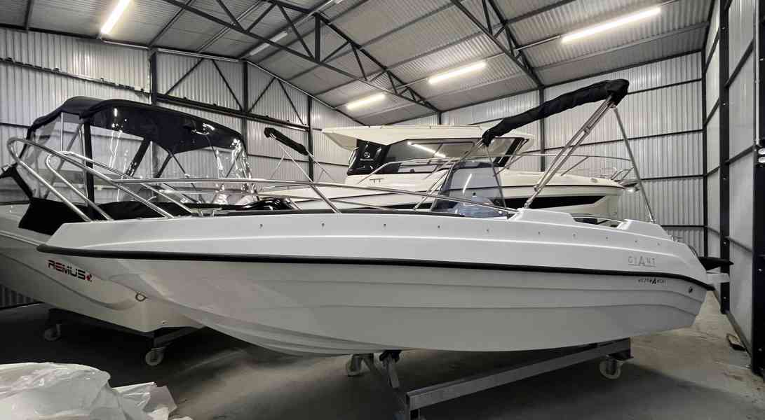 Nový motorový člun Giant 475 Sport+MOTOR - foto 12