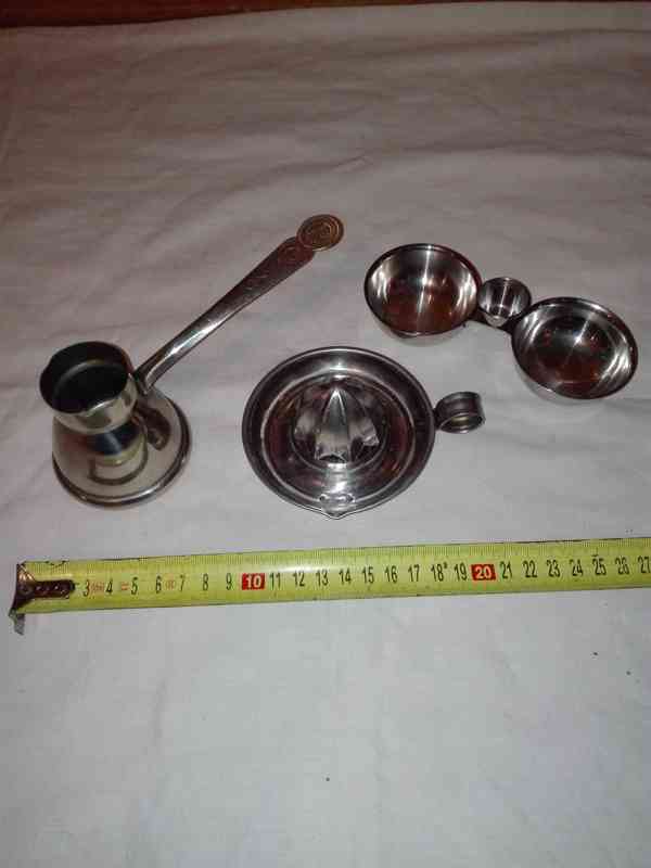 Kolekce kovového nádobí - Džezva, odšťavňovač, slánka - foto 1