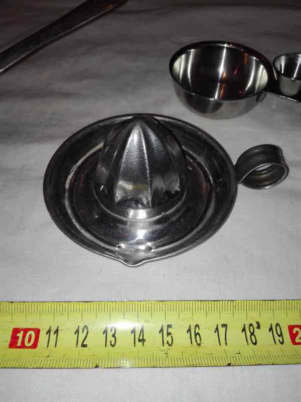 Kolekce kovového nádobí - Džezva, odšťavňovač, slánka - foto 3