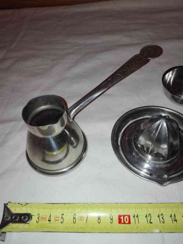 Kolekce kovového nádobí - Džezva, odšťavňovač, slánka - foto 2