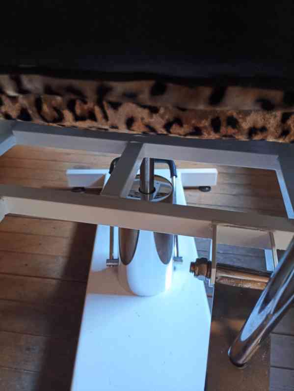 Hydraulické kosmetické křeslo Sillon 210 - foto 5