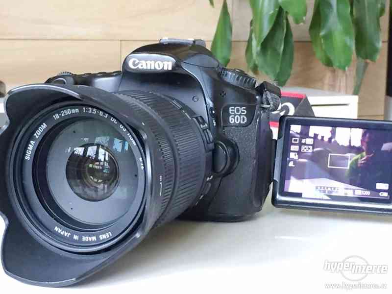 Poloprofi zrcadlovka Canon 60D - foto 1