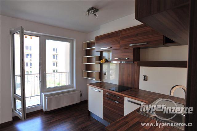 Pronájem designového bytu 1+kk/B Praha 14 Černý Most ul. Dob - foto 4