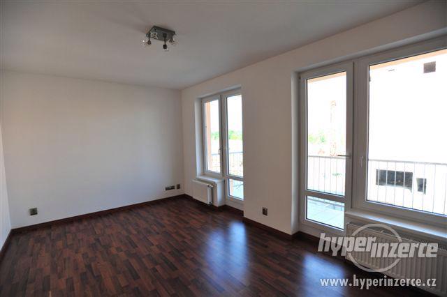Pronájem designového bytu 1+kk/B Praha 14 Černý Most ul. Dob - foto 6