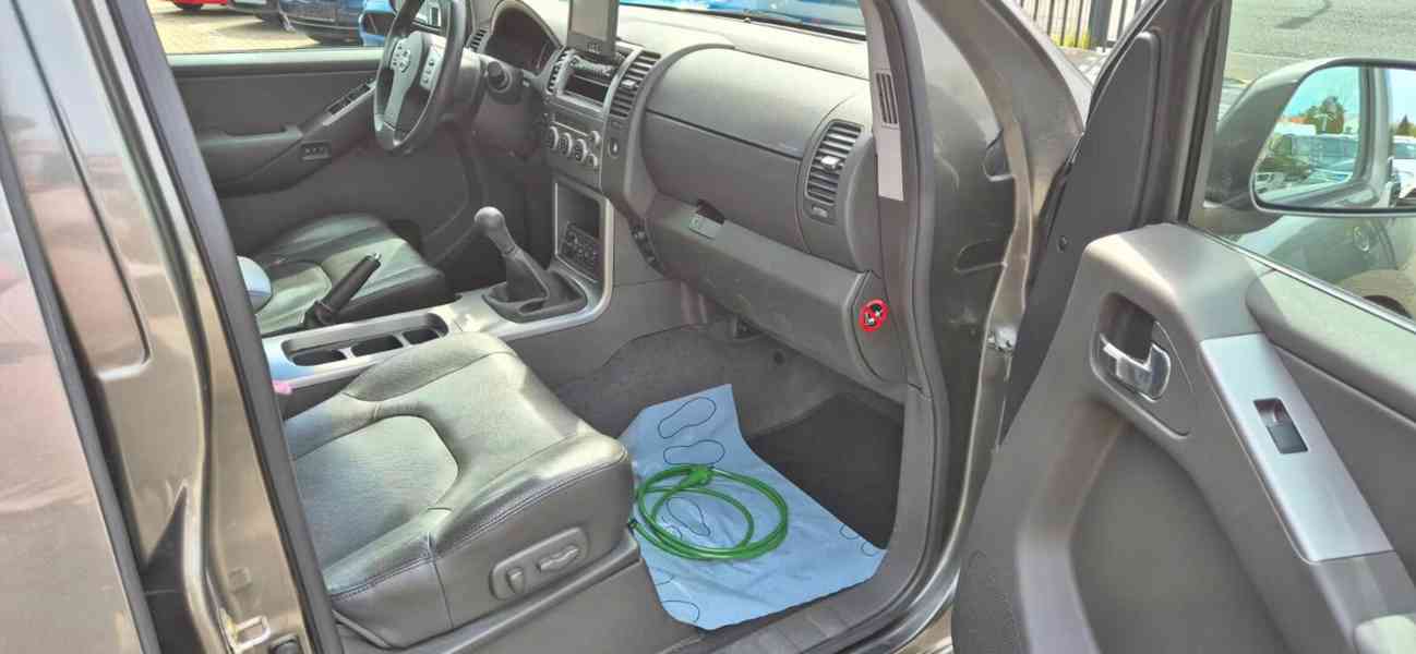 Nissan Pathfinder 2.5 dCi Elegance 128kw - foto 17