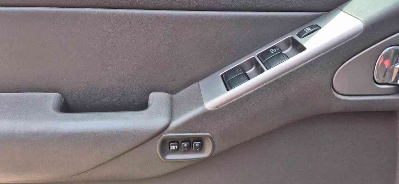 Nissan Pathfinder 2.5 dCi Elegance 128kw - foto 3