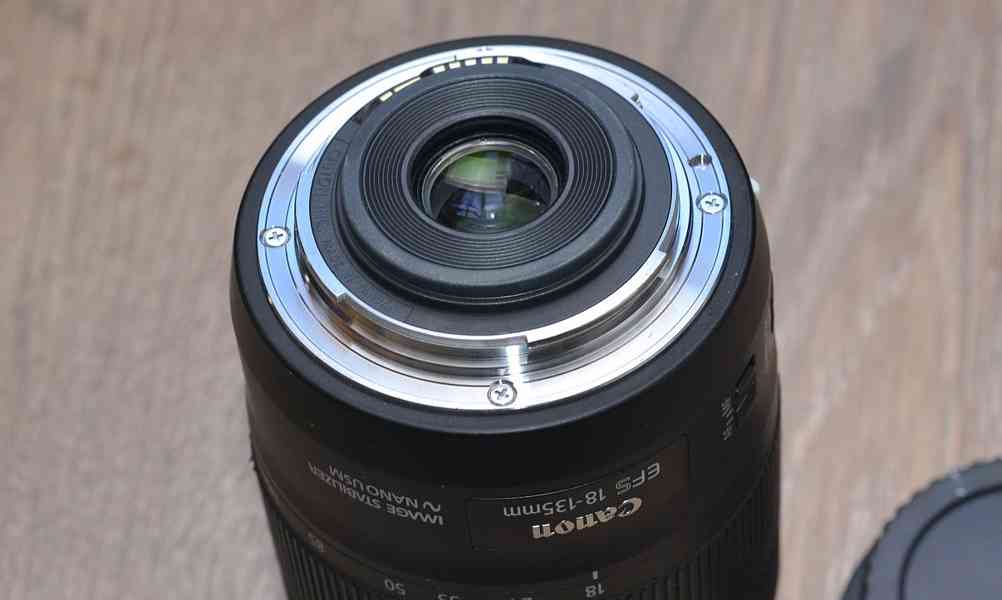 Canon EF-S 18-135mm f/3.5-5.6 IS NANO - foto 4