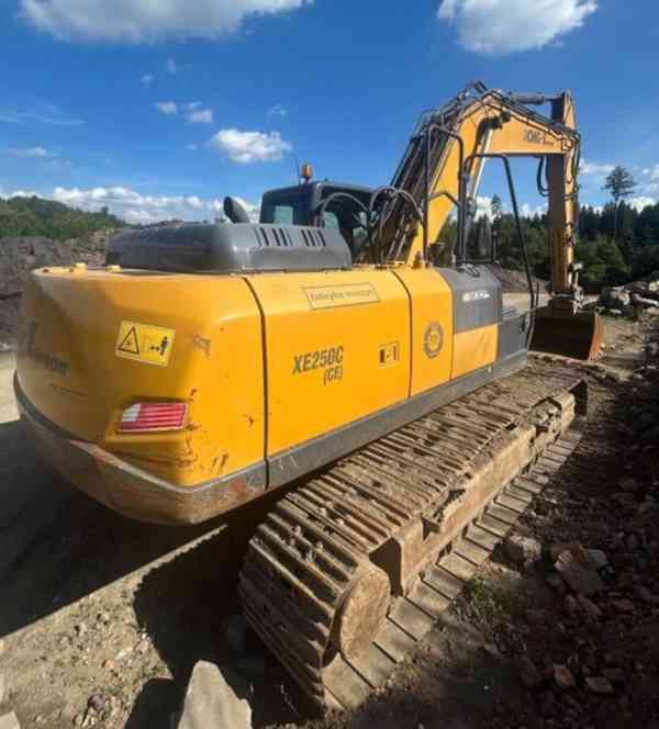 25t bagr XCMG XE250 pásové rypadlo - foto 2