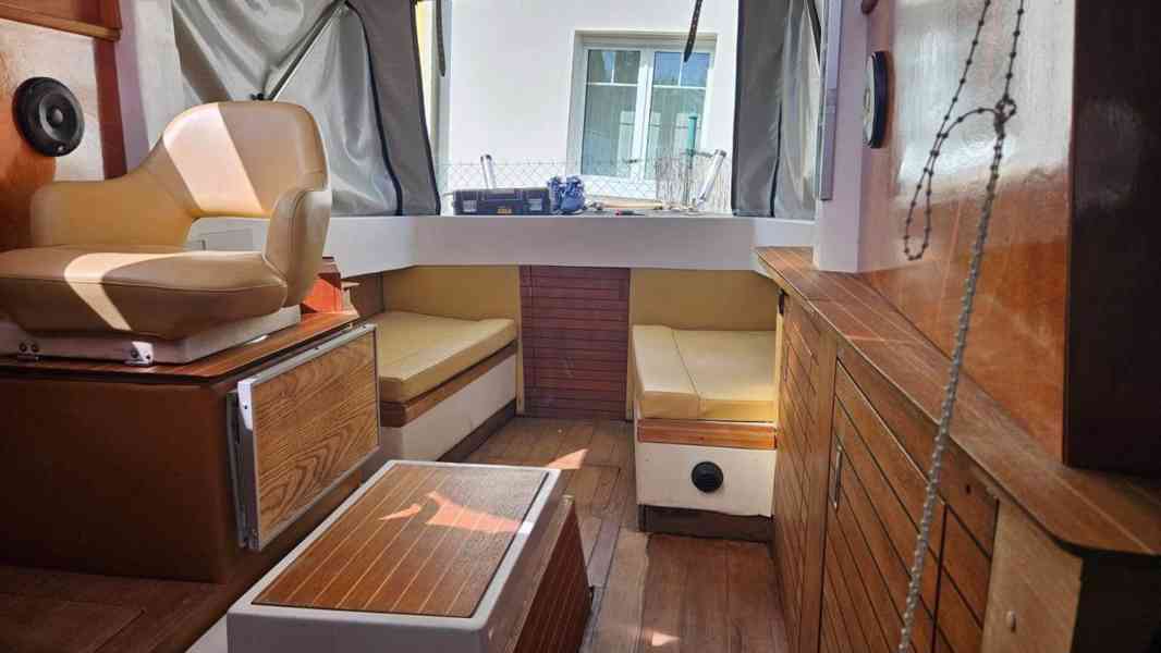 Kajutová loď s dieselovým motorem 26 HP - použitá - foto 9