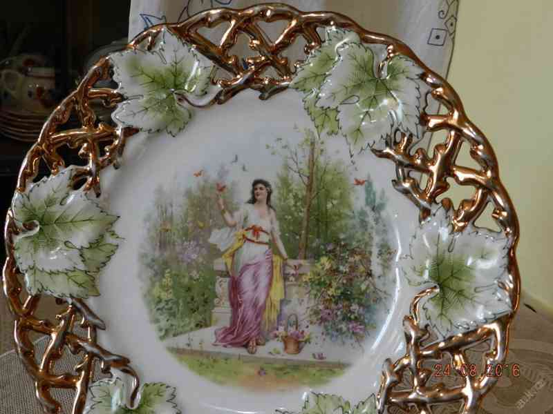Krásný starožitný zlacený talíř Antický motiv - foto 2