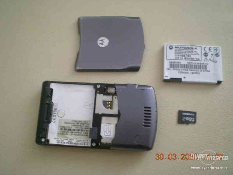 Motorola V3i - funkční ORIGINÁL z roku 2005 - foto 11