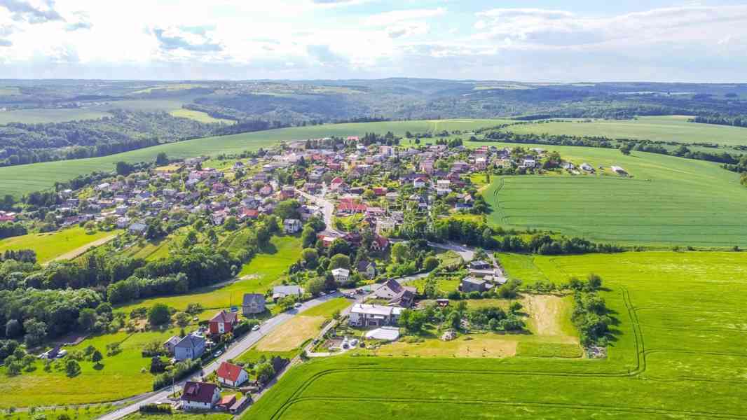 Prodej luxusního pozemku 998 m2 na ul. U Kříže ve Zbyslavicích - foto 4