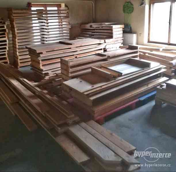 Prodej masivních regálů dřevo - foto 10