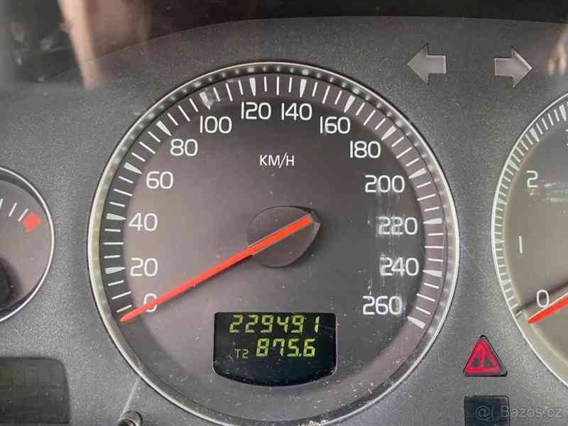 Volvo XC90 T6 AWD, 2003, 7 míst - foto 2