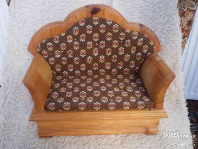 Dřevěné očalouněné sofa pro panenky - foto 1