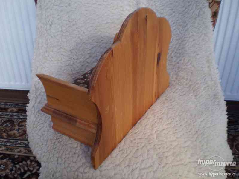 Dřevěné očalouněné sofa pro panenky - foto 3