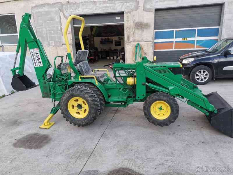   Malotraktor s čelním nakladačem 4x4 Ferrari  - foto 1